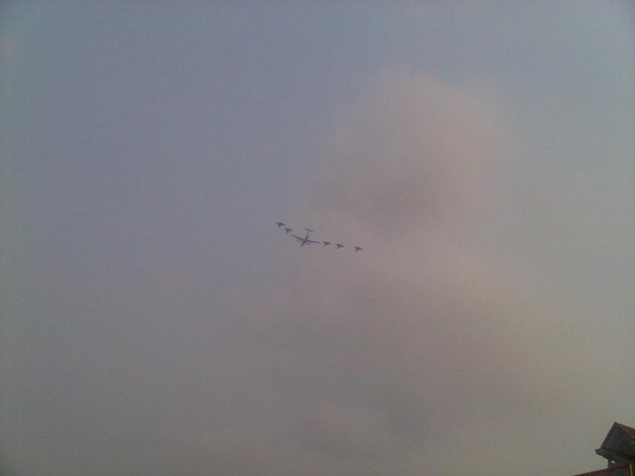 Phi đội các Hiệp sỹ Nga bay trên không phận Việt Nam hôm 21/3/2013